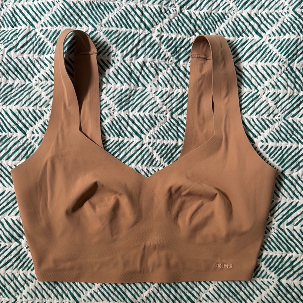 SKIMS Tan Seamless Bra with Scoop Neckline